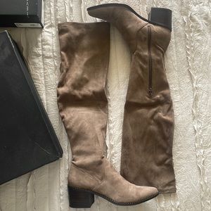 Steve Madden Wein Taupe Booties